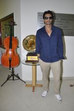 Arjun Rampal promote Inkaar on Radio Mirchi in Mumbai on 20th Dec 2012 (16).JPG